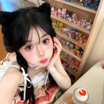 深深腥红